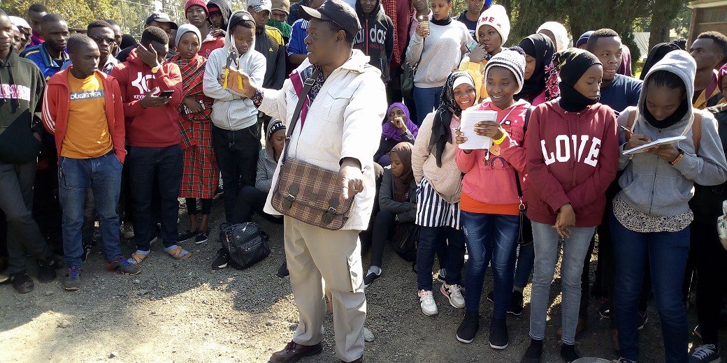 Prof RPC TEMU demostracting the uses of various equipment for botany practical